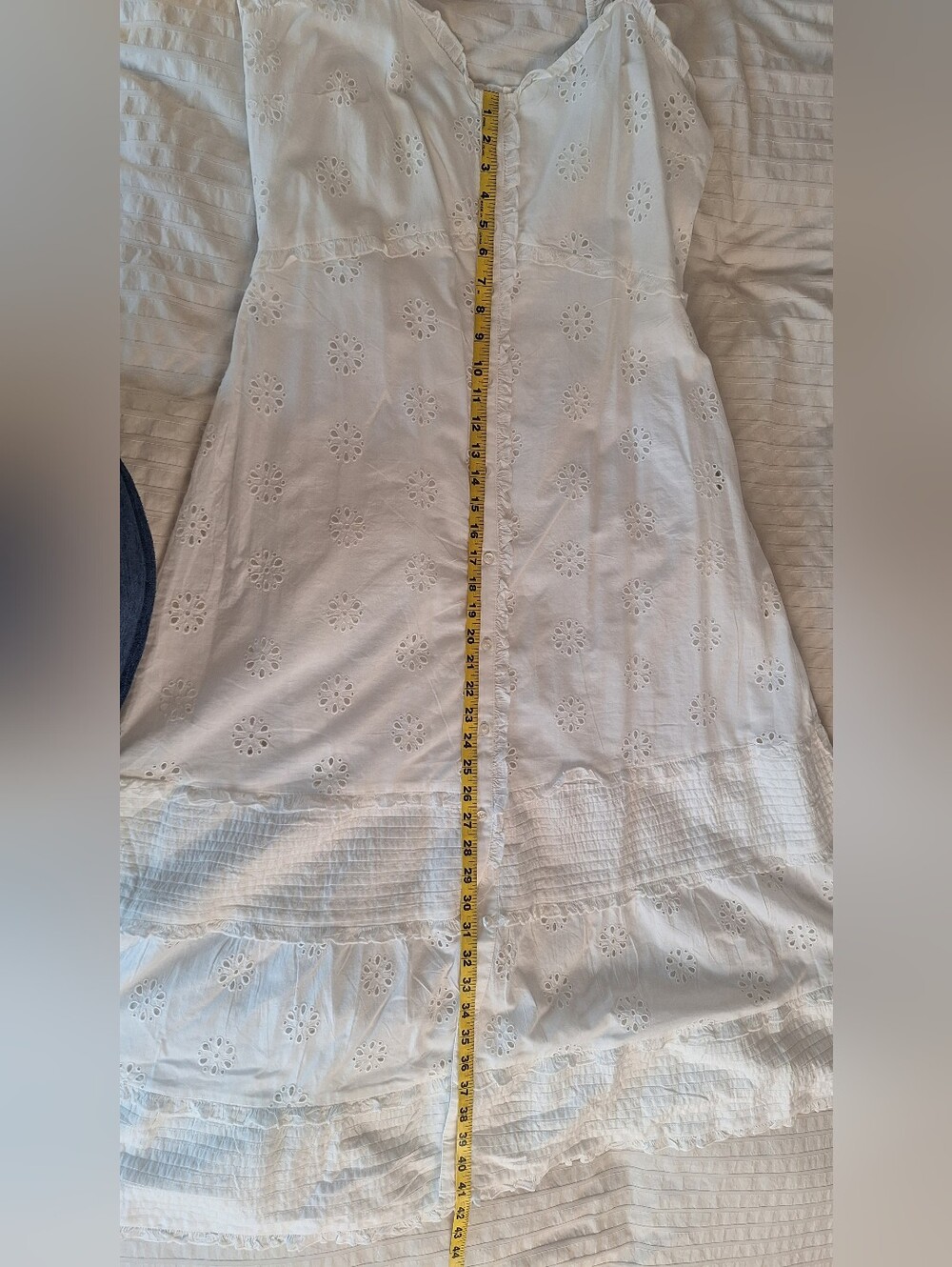 GAP Beautiful White Eyelet Summer Dress - Picture 4 of 7